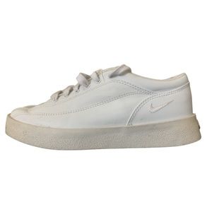 VTG Women's Nike Court Tennis Shoe (2005)